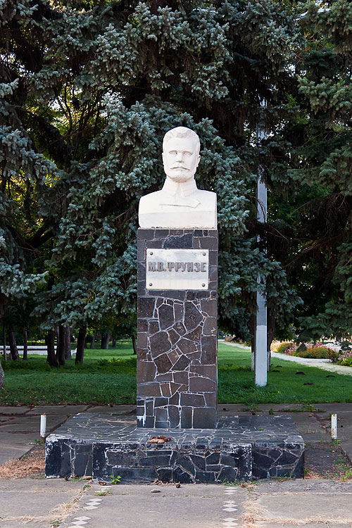 Памятник М.В. Фрунзе в Тирасполе